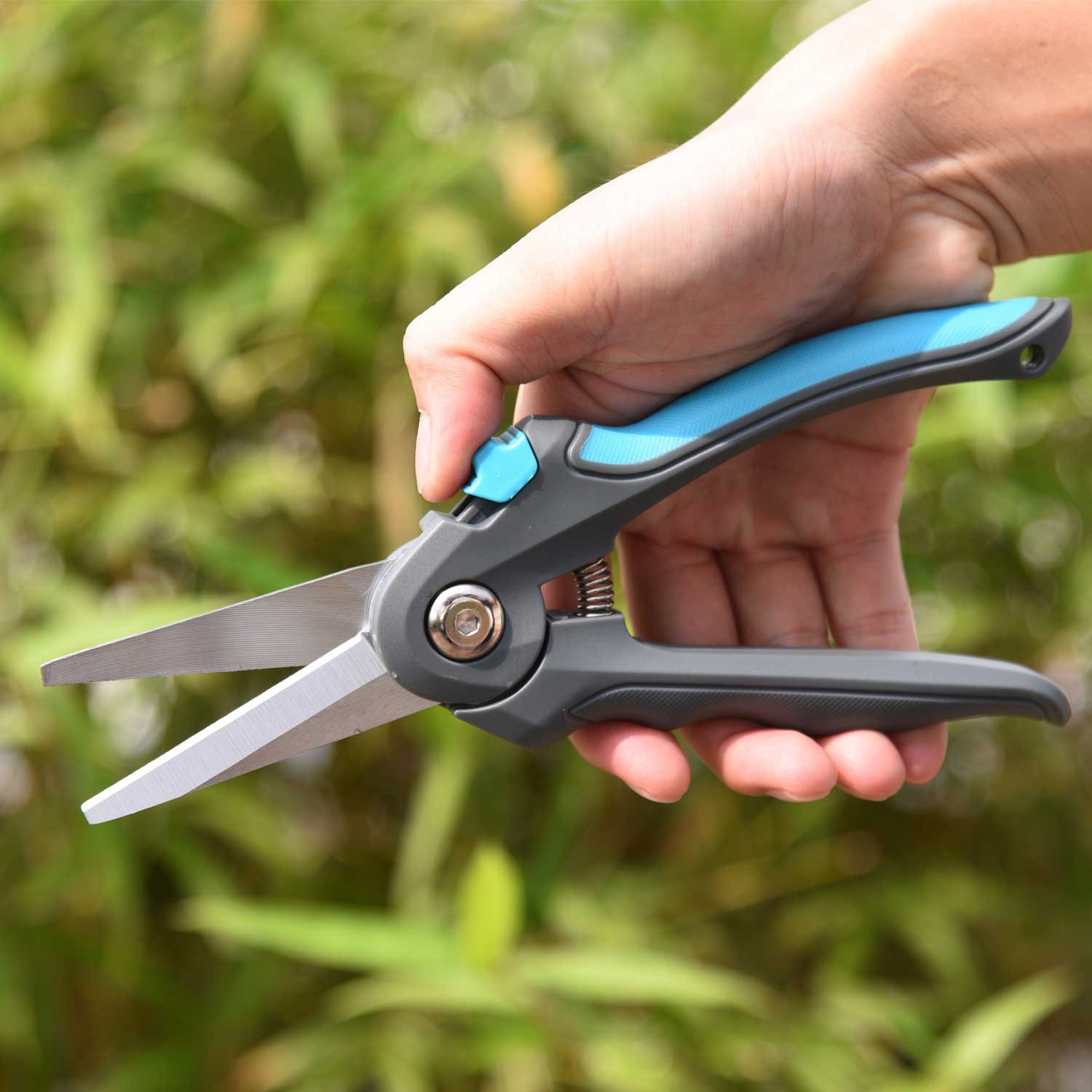 Stainless-garden-bypass-pruners-shears-lock