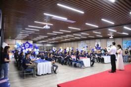 Az orrszarvú alapítója elmeséli a vállalkozás történetét és a személyzetet, h...