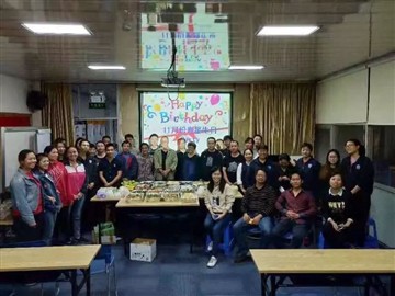 Meleg téli születésnapi parti novemberben