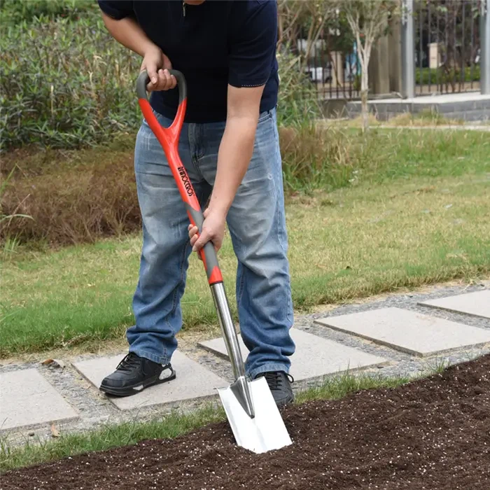 Rozsdamentes vs. szén: Kerti szerszámok kiválasztása